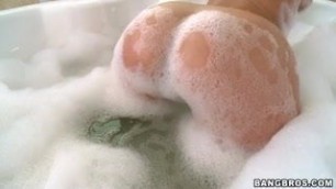 jada stevens takes a naked bath