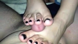 22 GF makes me have a CUM explosion with her size 7.5 FEET.